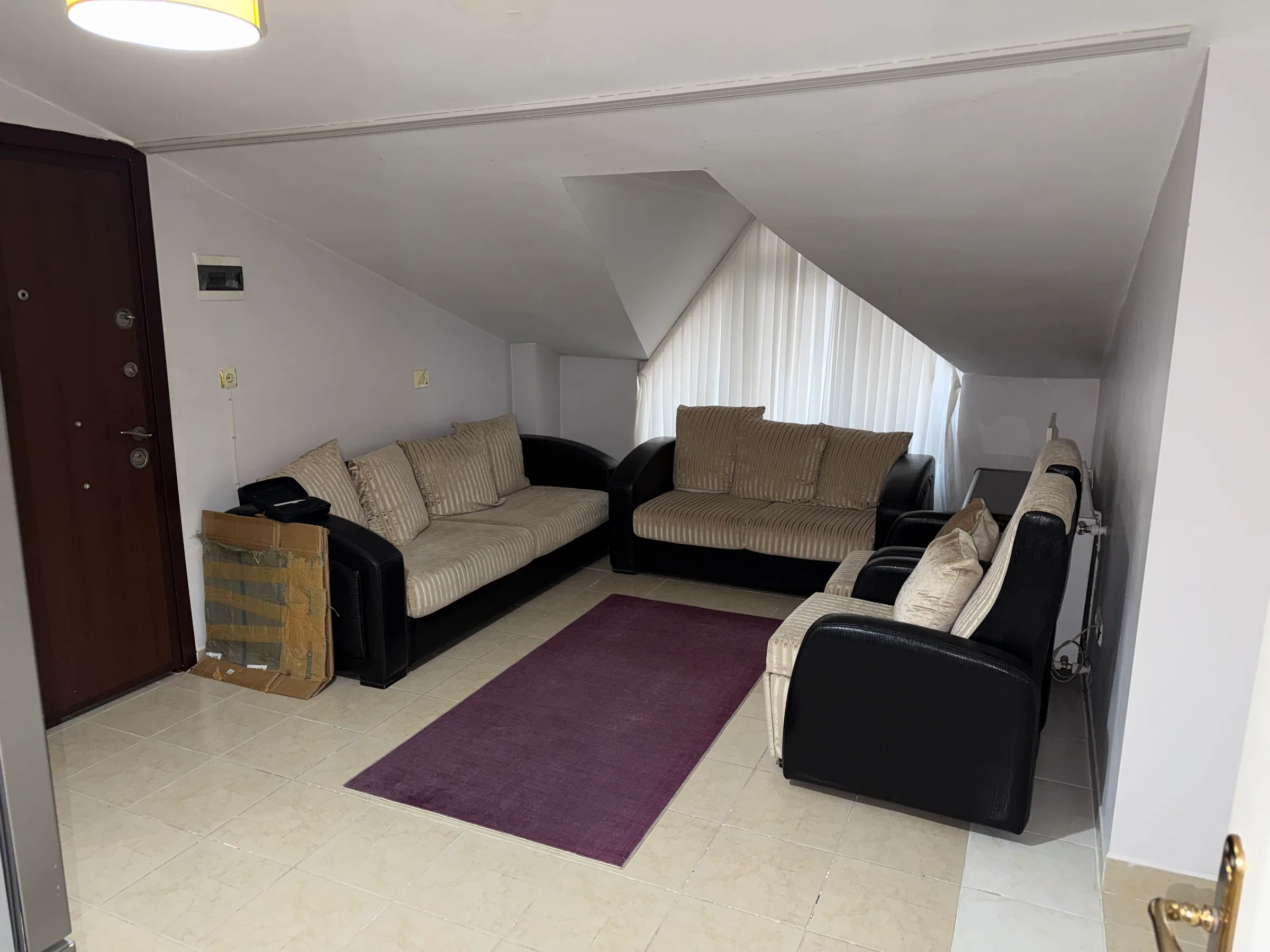 Bahçelievler Yenibosna'da Kiralık Eşyalı 3+1 Daire