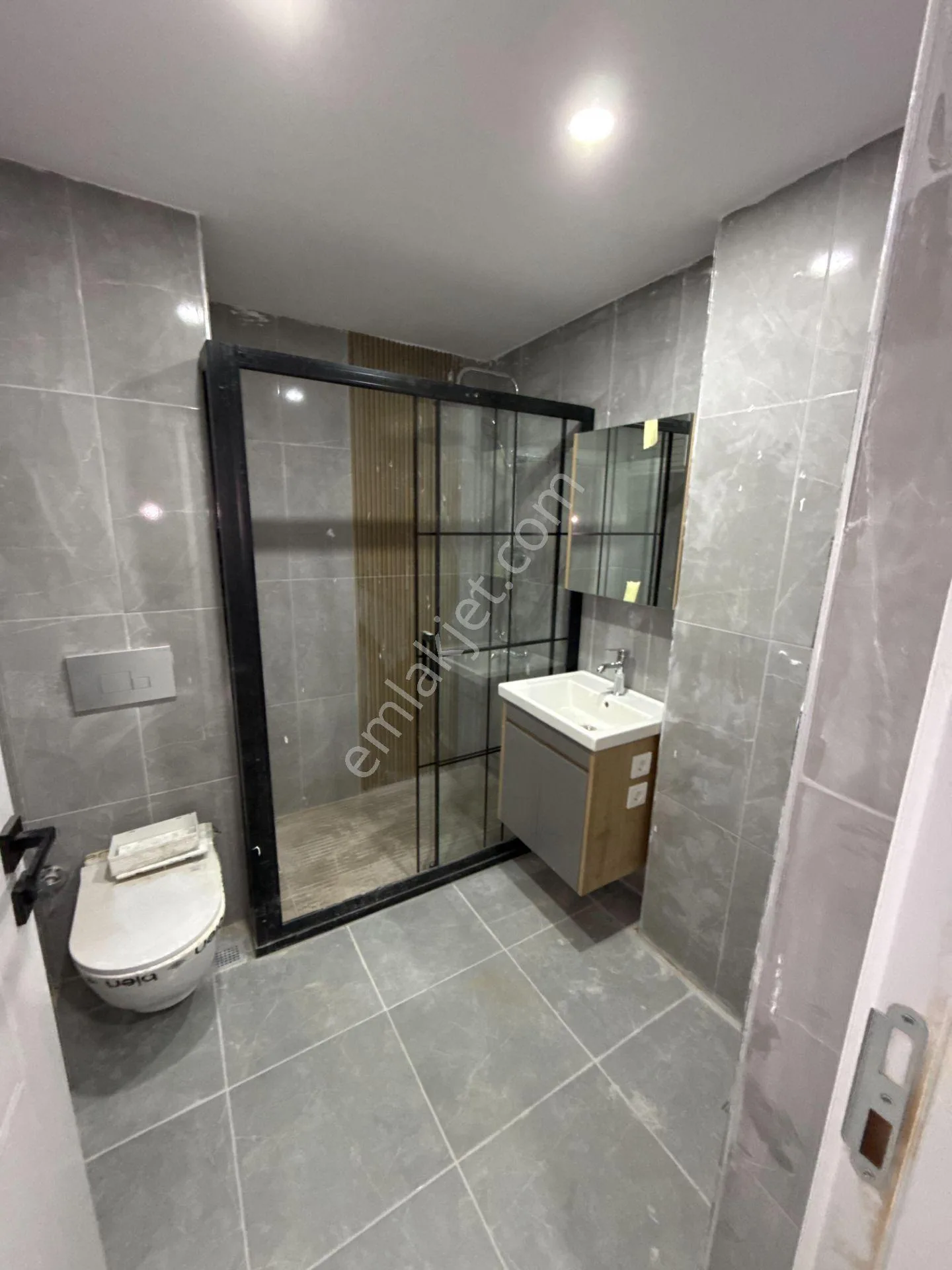 Yenibosnada Satılık 120 m2 3+1 Otoparklı Daire (sıfır Bina)