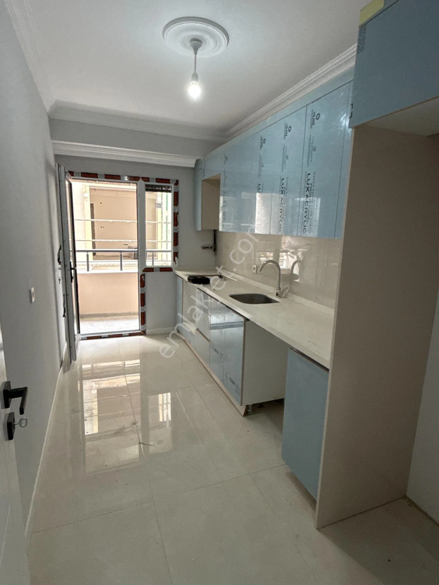 Yenibosnada Satılık 120 m2 3+1 Otoparklı Daire (sıfır Bina)