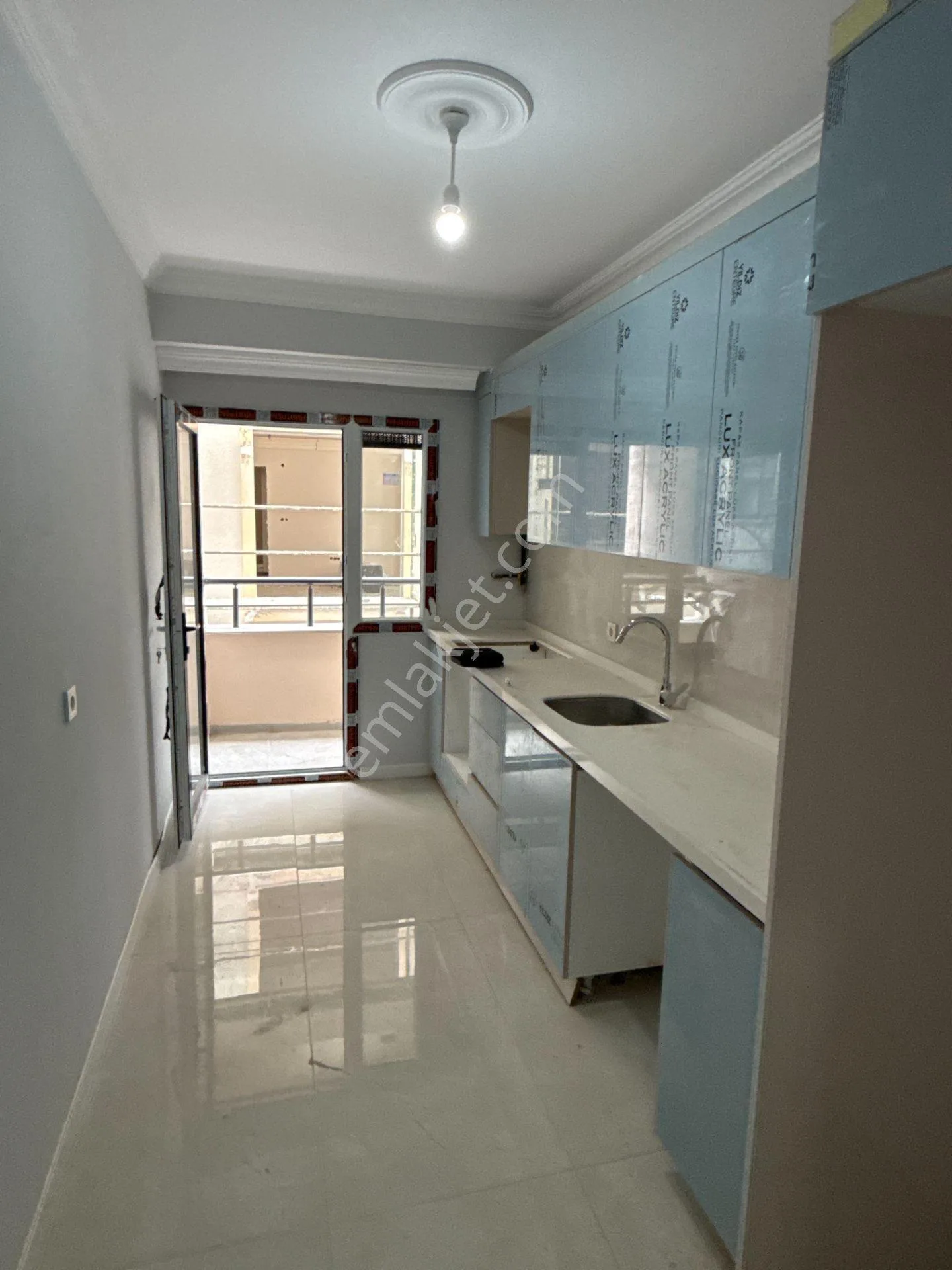 Yenibosnada Satılık 120 m2 3+1 Otoparklı Daire (sıfır Bina)