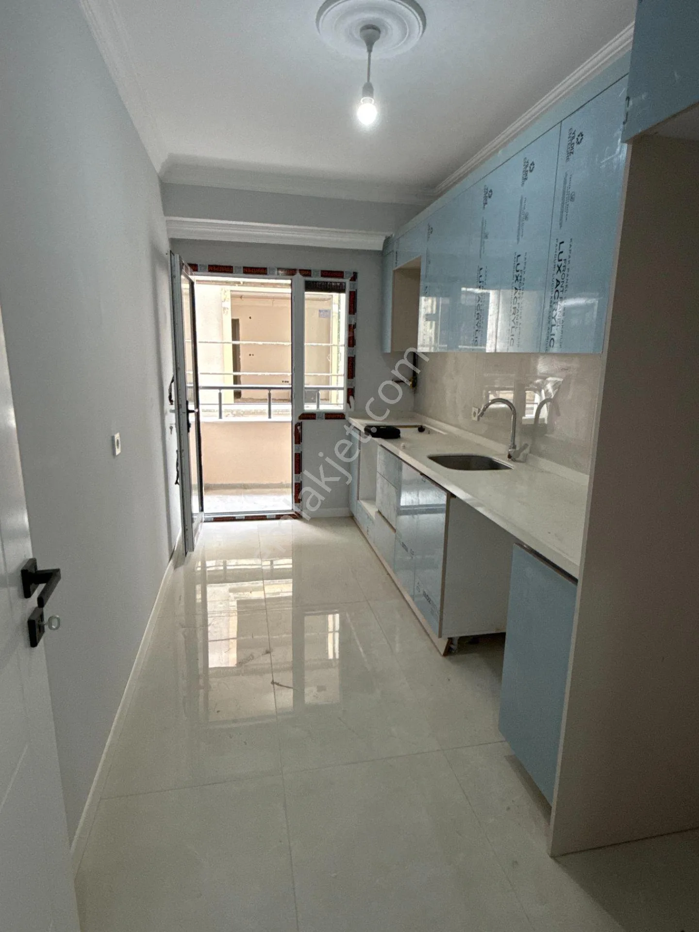 Yenibosnada Satılık 120 m2 3+1 Otoparklı Daire (sıfır Bina)