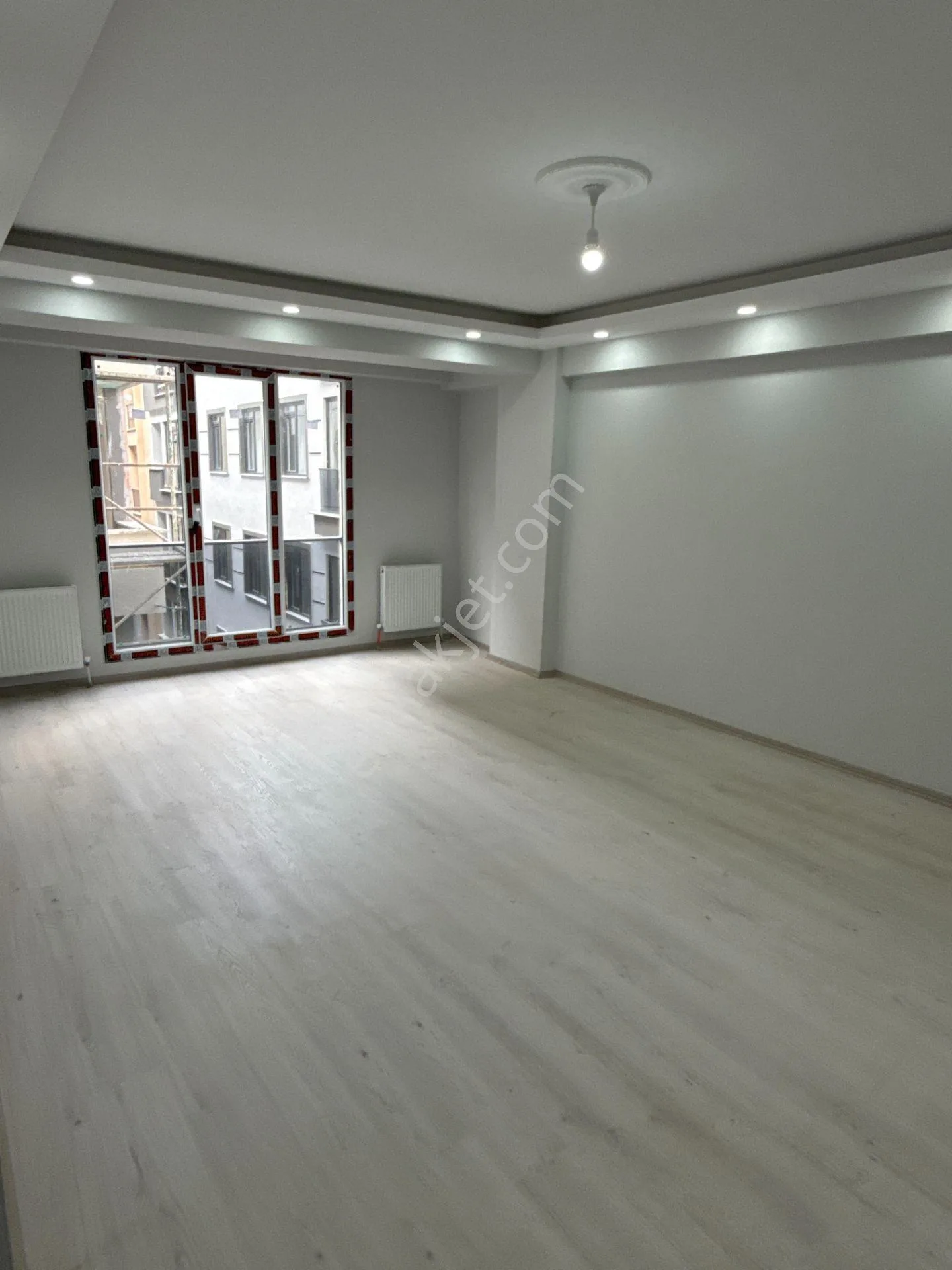 Yenibosnada Satılık 120 m2 3+1 Otoparklı Daire (sıfır Bina)
