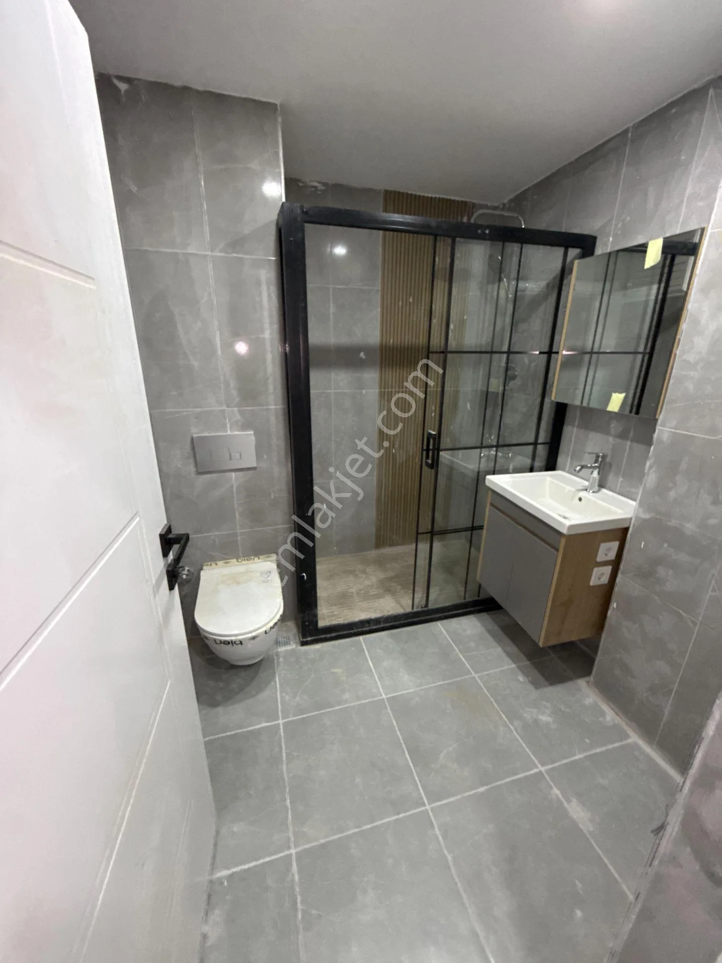 Yenibosnada Satılık 120 m2 3+1 Otoparklı Daire (sıfır Bina)