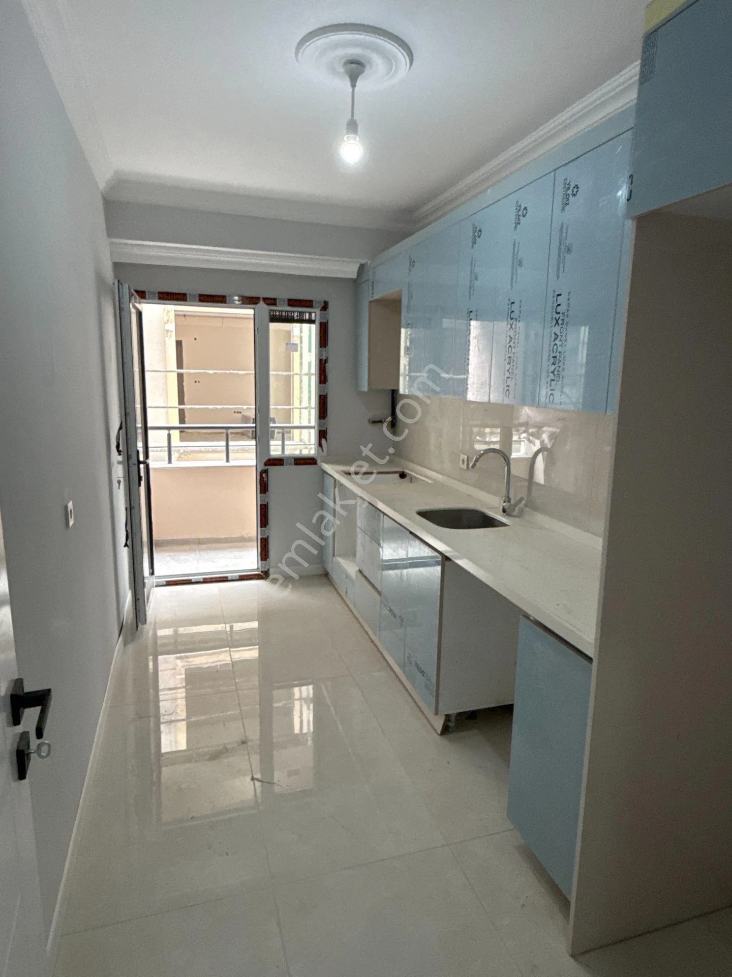 Yenibosnada Satılık 120 m2 3+1 Otoparklı Daire (sıfır Bina)