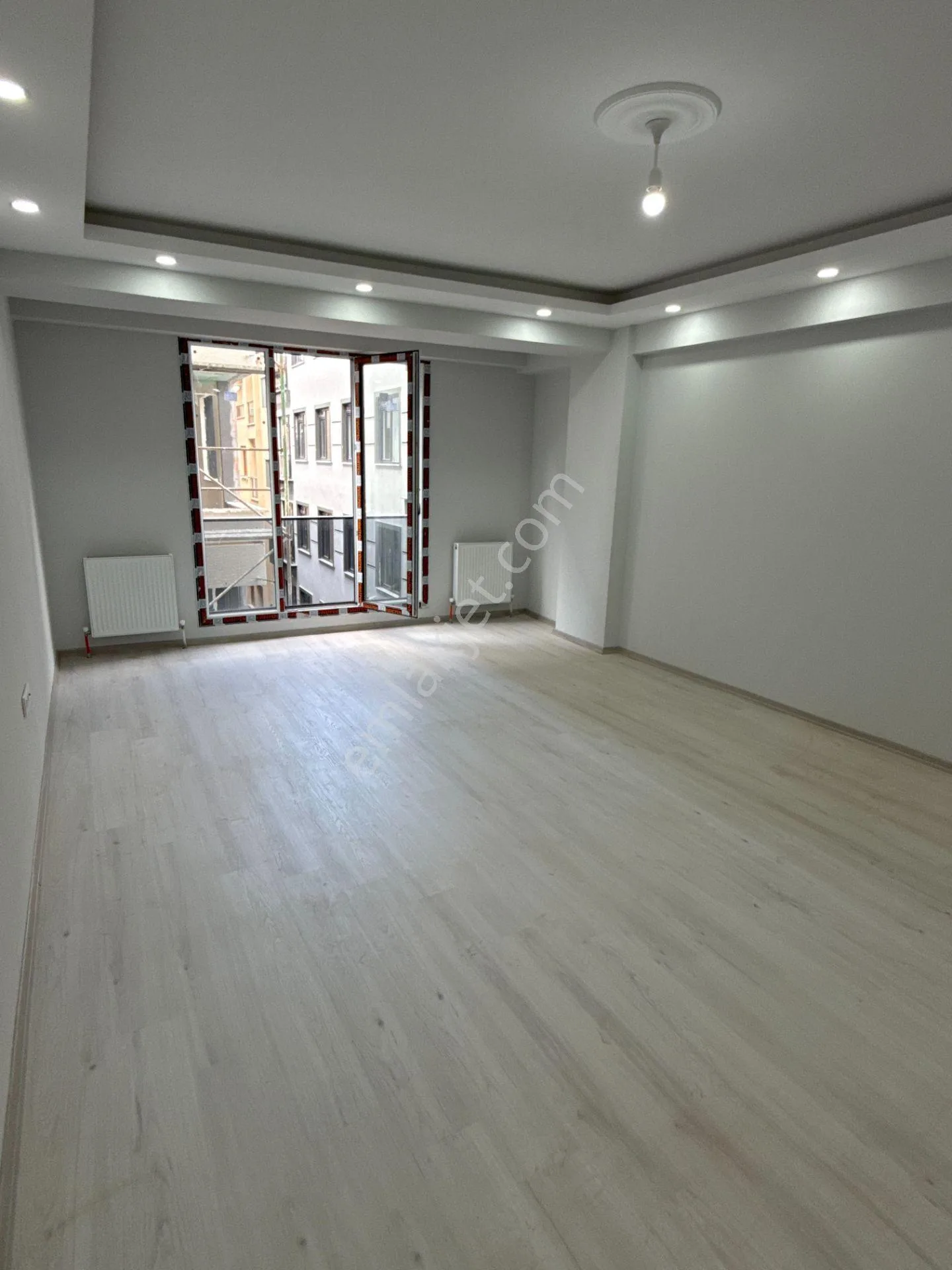 Yenibosnada Satılık 120 m2 3+1 Otoparklı Daire (sıfır Bina)