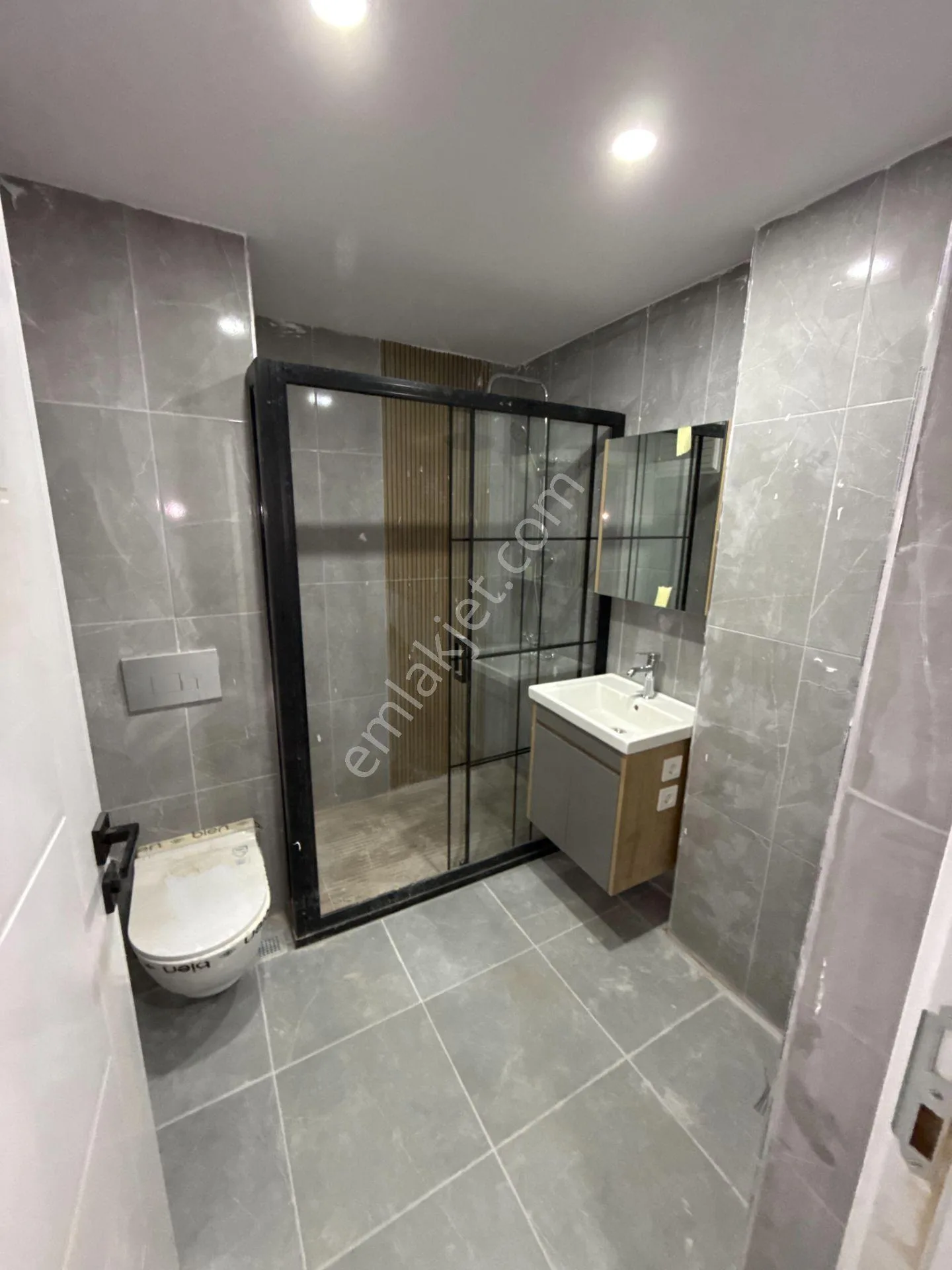 Yenibosnada Satılık 120 m2 3+1 Otoparklı Daire (sıfır Bina)
