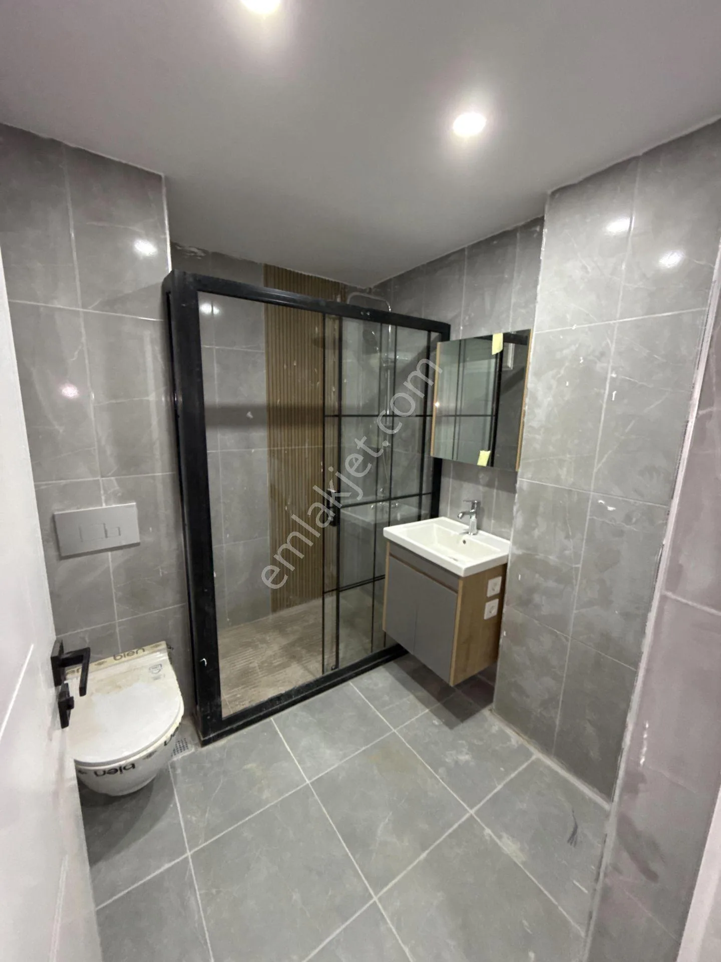 Yenibosnada Satılık 120 m2 3+1 Otoparklı Daire (sıfır Bina)